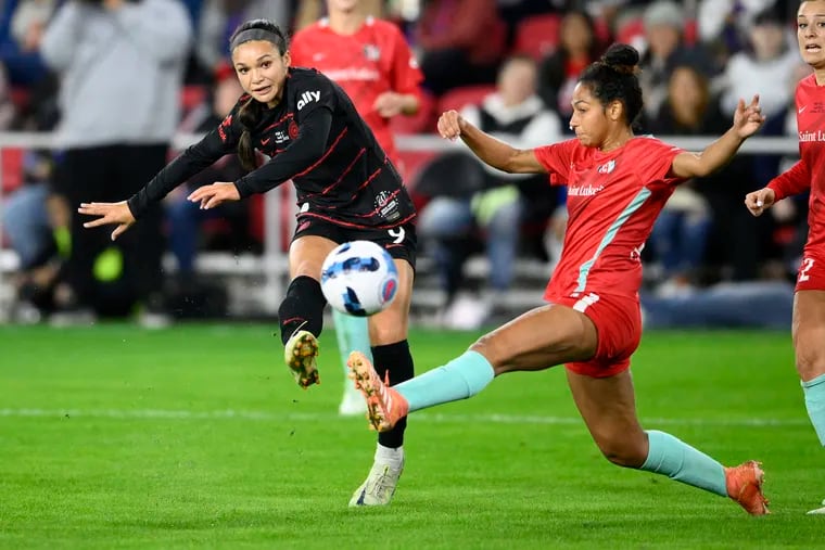 Sophia Smith (left) takes a shot during the first half of the Portland Thorns' NWSL championship game win over the Kansas City Current.