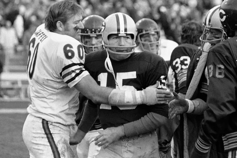 Bart Starr (center) is congratulated by the Bears' Lee Roy Caffey during a November 1970 game.