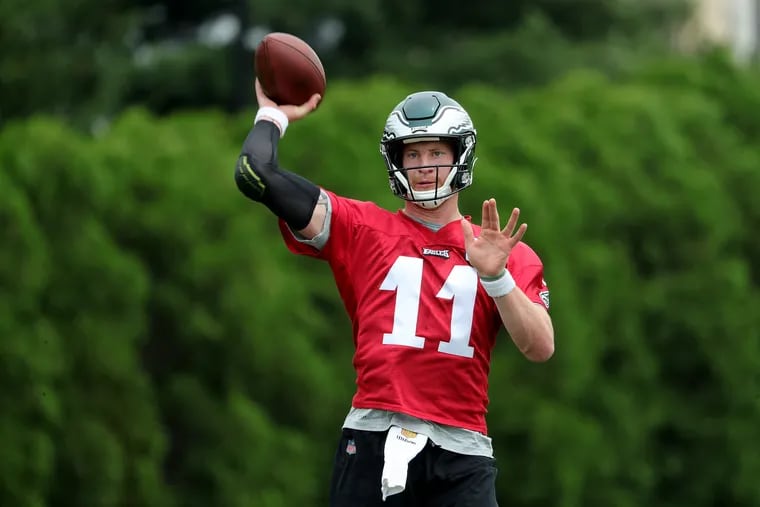 Eagles' Carson Wentz throws during the Eagles three-day mandatory minicamp in Philadelphia, PA on June 13, 2018. DAVID MAIALETTI / Staff Photographer