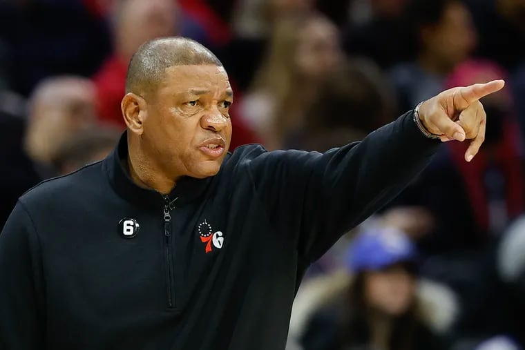 Sixers coach Doc Rivers pointing to his team in the first quarter on Friday against the Golden State Warriors.