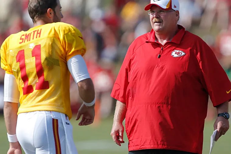 Chiefs coach Andy Reid talks with quarterback Alex Smith at practice. (Orlin Wagner/AP)