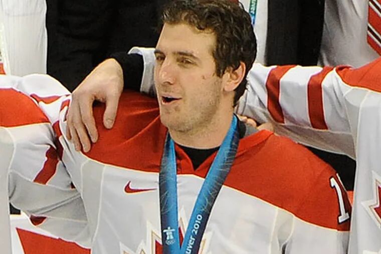 Mike Richards sang with his teammates during the playing of "O, Canada." (Clem Murray/Staff Photographer)