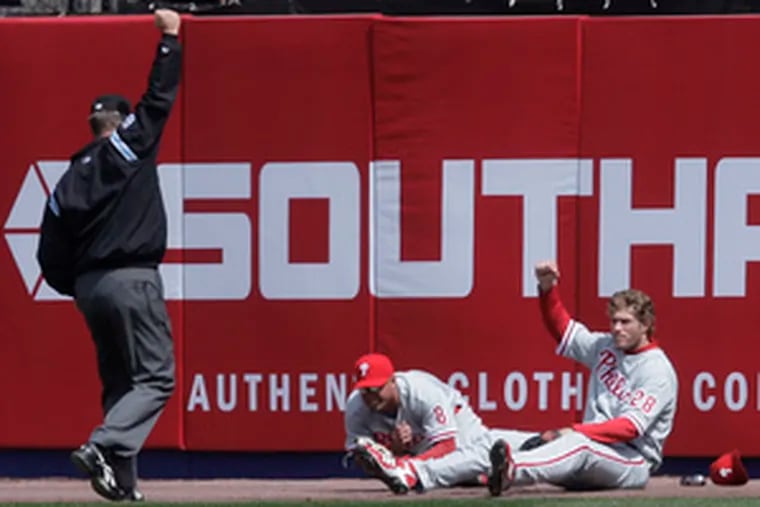 The Phillies&#0039; Jayson Werth (right) mimics Ted Barrett&#0039;s signal calling the Mets&#0039; David Wright out on a catch by Shane Victorino.