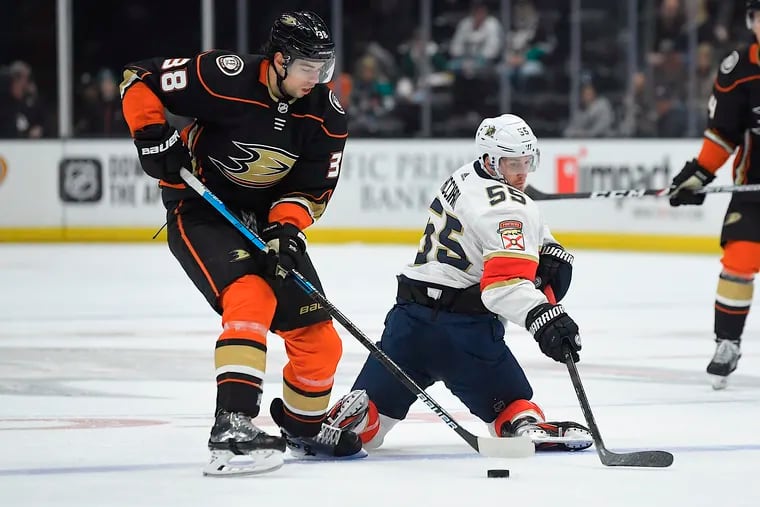 Center Derek Grant (left) and Florida Panthers defenseman Aaron Ekblad battled for the puck during a game last week. The Flyers acquired Grant on Monday.
