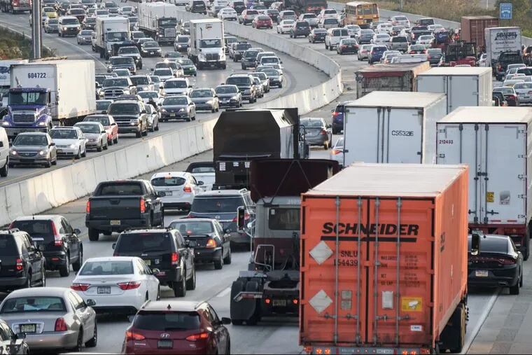 Traffic on I-95 crawls in both northbound and southbound directions.