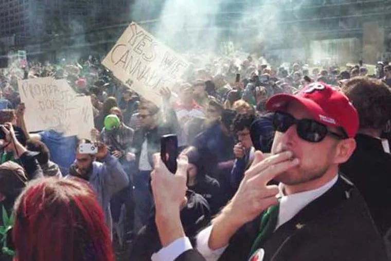 At 4:20 p.m. on April 20, 2013, a cloud ascended on Independence Mall. (Philly420 scribe Chris Goldstein is in the red ballcap at right.)