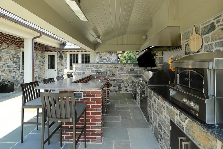 Steve Finley's outdoor kitchen features a pizza oven and outdoor range.