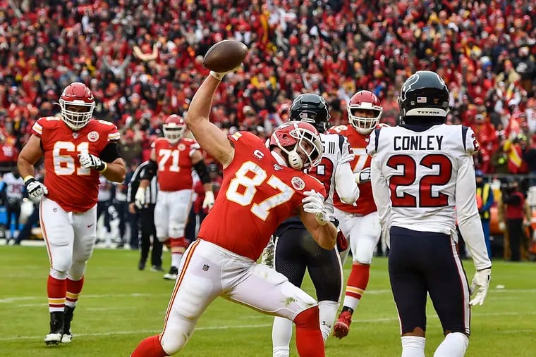 Travis Kelce and the Chiefs lit up the Texans, 51-31, in last year's divisional playoff round.