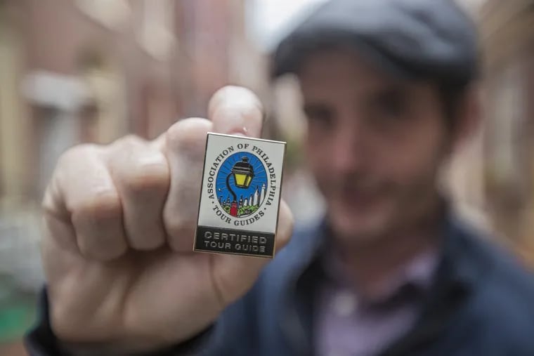 Philadelphia Inquirer columnist Mike Newall shows off his pin that declares that he is a Certifed Tour Guide, having taken the required courses to be so named. MICHAEL BRYANT / Staff Photographer