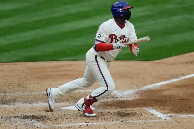 Phillies shortstop Didi Gregorius returned to the lineup Friday night after missing three games with a sore right elbow.