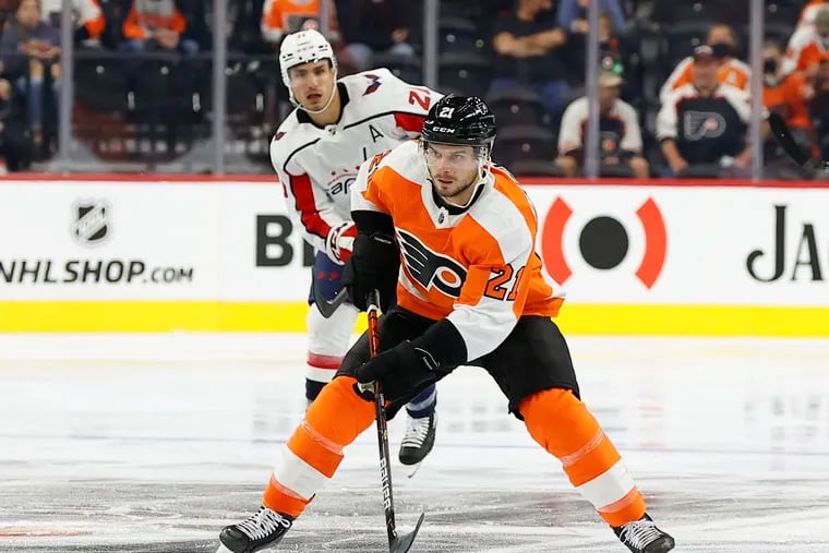 Flyers center Scott Laughton skates with the puck against the Washington Capitals in a preseason game last Saturday.