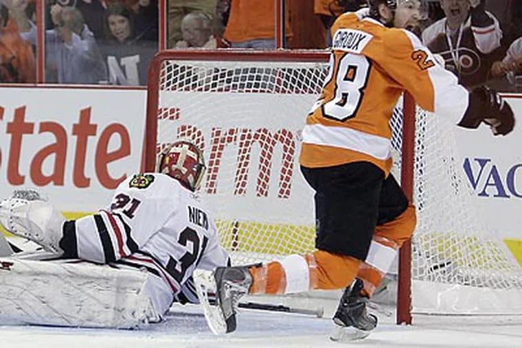 Claude Giroux's overtime goal to win Game 3 put the Flyers back in the series. (Yong Kim / Staff Photographer)