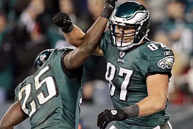 LeSean McCoy (left) and Brent Celek (right) combined for three touchdowns against the Cowboys. (David Maialetti/Staff Photographer)