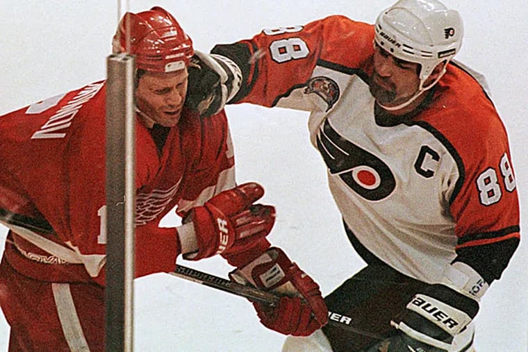 Former Flyers captain Eric Lindros. (Ron Frehm/AP)
