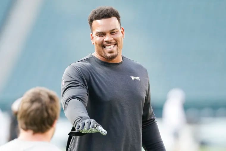 Right guard Brandon Brooks, who signed a four-year, $52 million extension Monday, flashes his trademark smile during pregame warmups before an Eagles preseason game.
