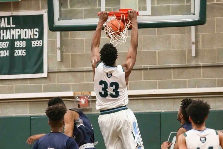 Shipley's Ray Somerville dunks against Friends Central   during the 2nd quarter in Bryn Mawr, Tuesday,  January 9, 2018. Shipley beats Friends Central 68-61. (  STEVEN M. FALK / Staff Photographer )
