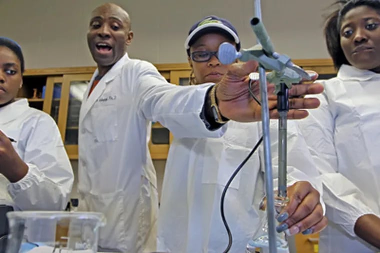 Adedoyin M. Adeyiga helps lead an experiment for chemistry students (from left) Jasmine Smalls, Tyler Bowe, and Jessica LaRoda. Many alumni from his program at Cheyney University have gone on to graduate school. (Michael Bryant / Staff Photographer)