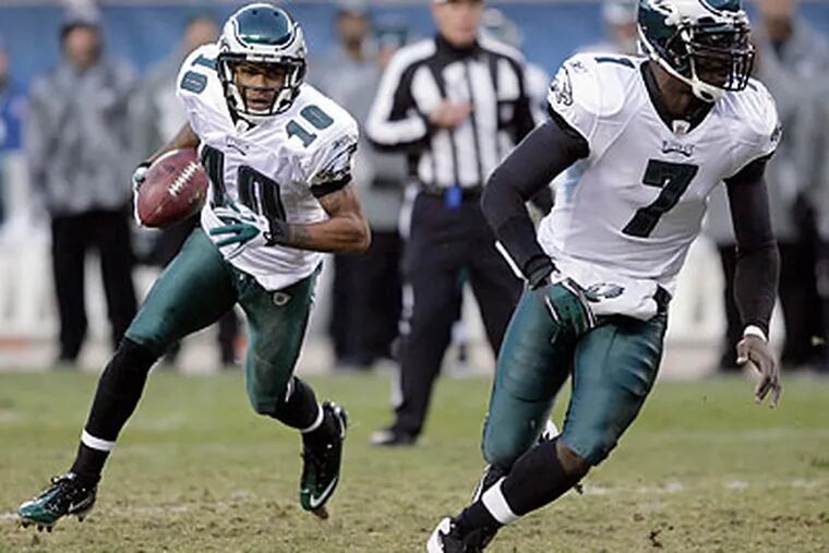 Michael Vick and DeSean Jackson haven't connected as well lately as they did earlier this season. (Yong Kim/Staff file photo)