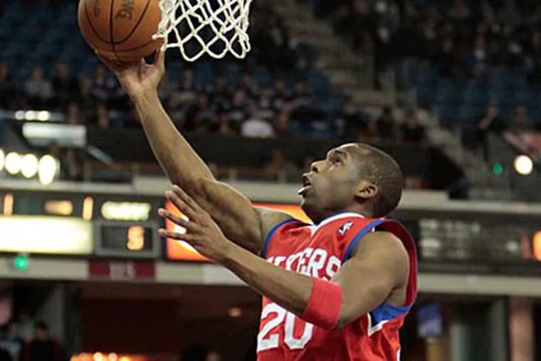 Sixers guard Jodie Meeks goes up for a layup against the Kings on Friday night. (AP Photo)
