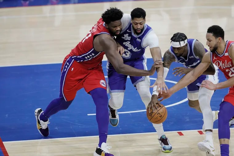 Joel Embiid, Anthony Davis, Kentavious Caldwell-Pope and Ben Simmons (from left to right) battle for a loose ball during the Sixers' win over the Lakers.