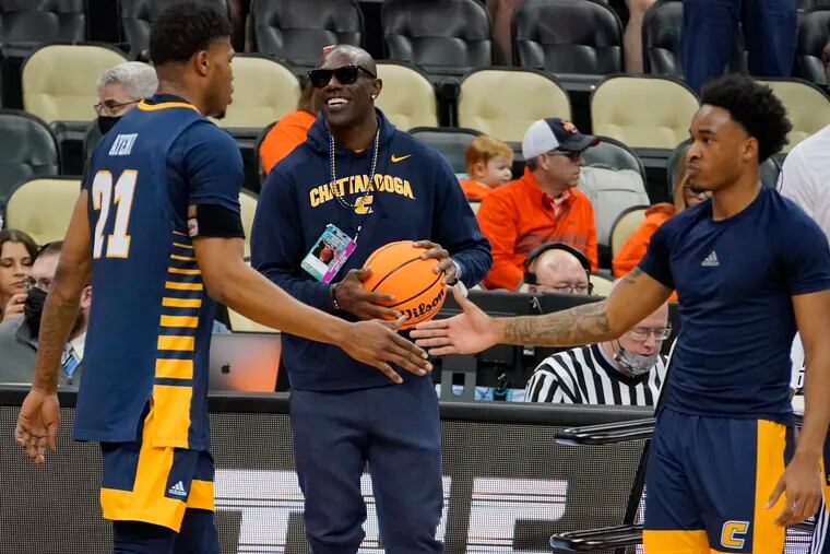 Terrell Owens (center) was one of the celebrities in attendance at his alma mater Chattanooga's NCAA men's basketball tournament game against Illinois.
