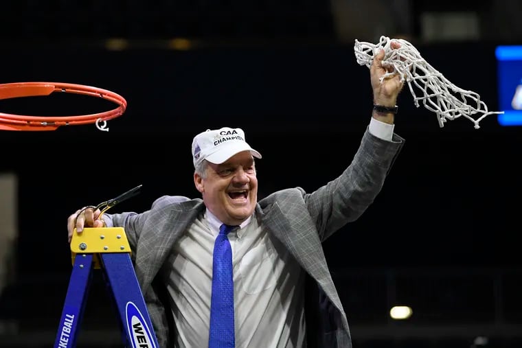 Joe Mihalich, then the Hofstra coach, holding up the net after his team won the 2020 CAA title.