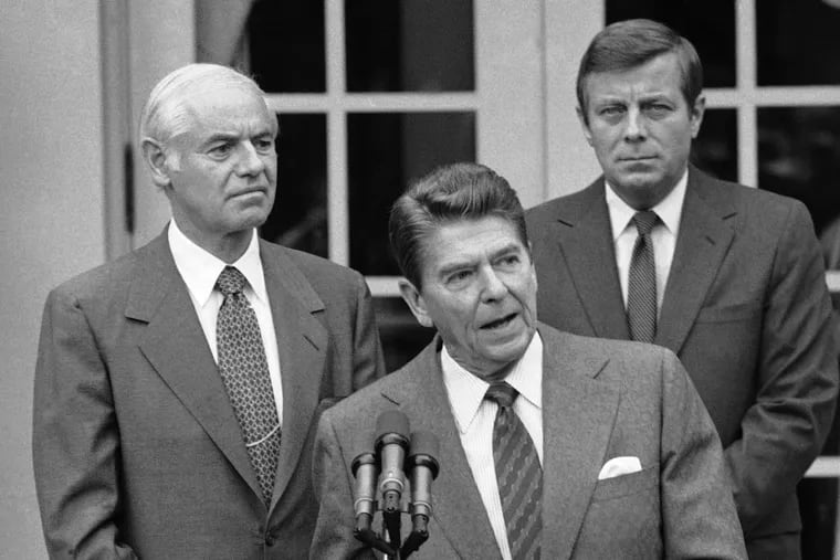 Drew Lewis (right) served as secretary of transportation under President Ronald Reagan. They were with Attorney General William French Smith (left) at a briefing on the air-traffic controllers’ strike in 1981.