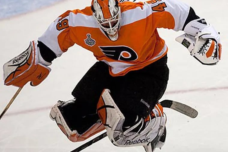 Michael Leighton hasn't played since last season's Stanley Cup Finals. (Ed Hille/Staff file photo)