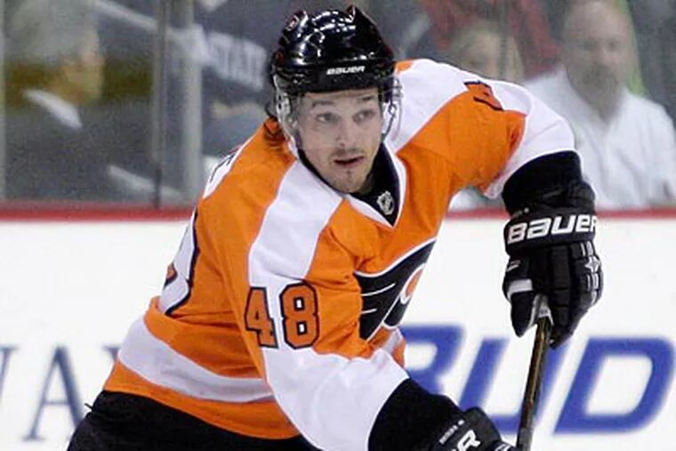 Claude Giroux and Danny Briere will be on opposing sides during Sunday's All-Star game. (Yong Kim/Staff file photo)
