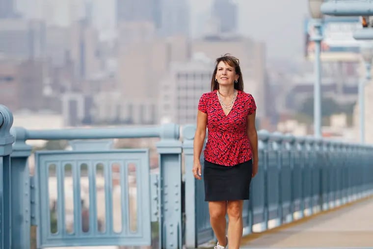 Television news reporter LuAnn Kahn walks the Ben Franklin Bridge. (David Maialetti / Staff Photographer)