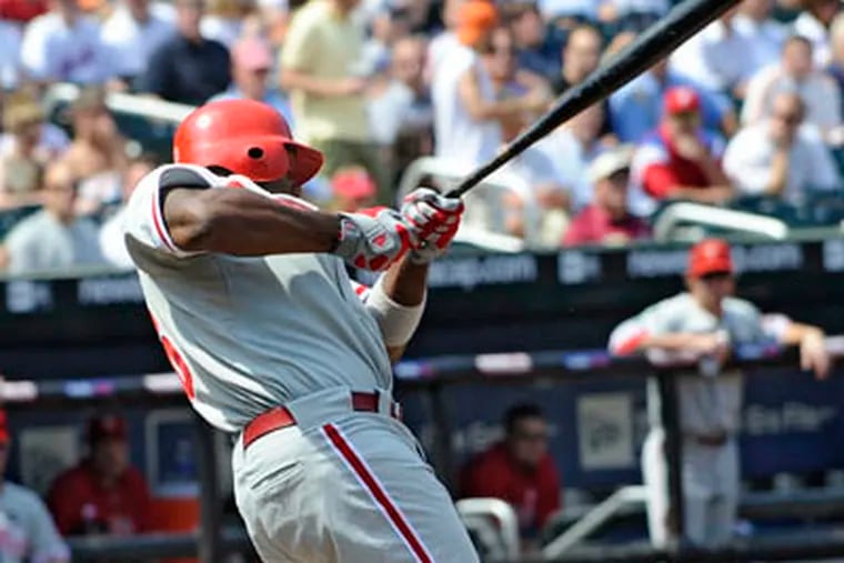 The Phillies' Ryan Howard hits a three-run home run in the first inning against the mets. Howard later added a second HR in the team's 6-2 win. (AP Photo/Paul J. Bereswill)