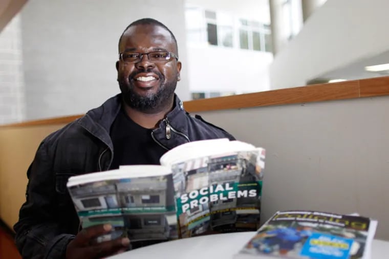 Quaris Carter 37, is graduating from Community College of Philadelphia. He's heading to La Salle University to earn a bachelor's degree. Carter was enrolled in a pilot program at community college to help homeless students with college.( MICHAEL S. WIRTZ / Staff Photographer )