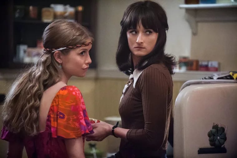 &quot;Good Girls Revolt&quot;: Genevieve Angelson (left) as Patti Robinson and Grace Gummer as Nora Ephron