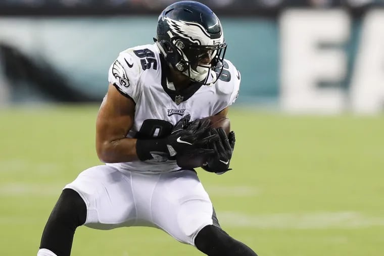 Eagles tight end Billy Brown catches the football against the New York Jets during a preseason game on Thursday, August 30, 2018.