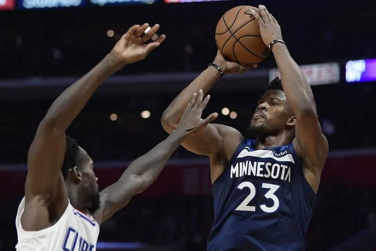 Minnesota Timberwolves guard Jimmy Butler, right, shoots as Los Angeles Clippers guard Patrick Beverley defends during the second half of an NBA basketball game, Monday, Nov. 5, 2018, in Los Angeles. The Clippers won 120-109. (AP Photo/Mark J. Terrill)