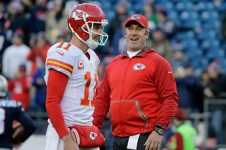 Kansas City Chiefs offensive coordinator Doug Pederson, right, speaks
to Kansas City Chiefs quarterback Alex Smith (11) before an NFL
divisional playoff football game against the New England Patriots,
Saturday, Jan. 16, 2016, in Foxborough, Mass.