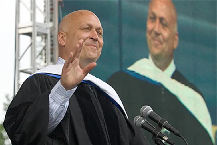 Cal Ripken Jr. acknowledges the crowd at the University of Delaware. Ripken, who set a record by playing 2,632 straight games, extolled the importance of perseverance. (William Bretzger/Wilmington News-Journal)