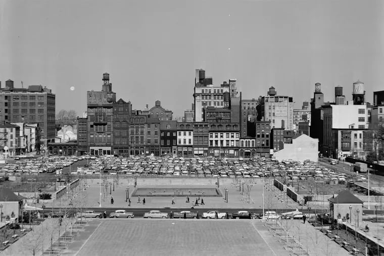 Independence Mall, circa 1959. The first block (foreground) is completed. One third of the second block is completed, from Market to Filbert Streets, and named the “Judge Lewis Quadrangle.” The other two-thirds, Filbert to Arch Streets, were to become the underground parking garage, with a plaza above. The buildings on the third block were not yet demolished.