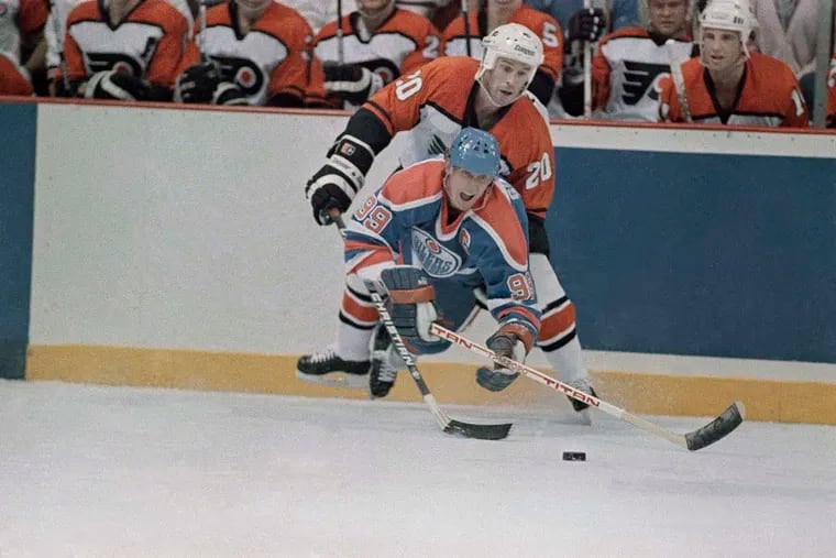Dave Poulin of the Flyers battles Edmonton's Wayne Gretzky during a game in 1987.