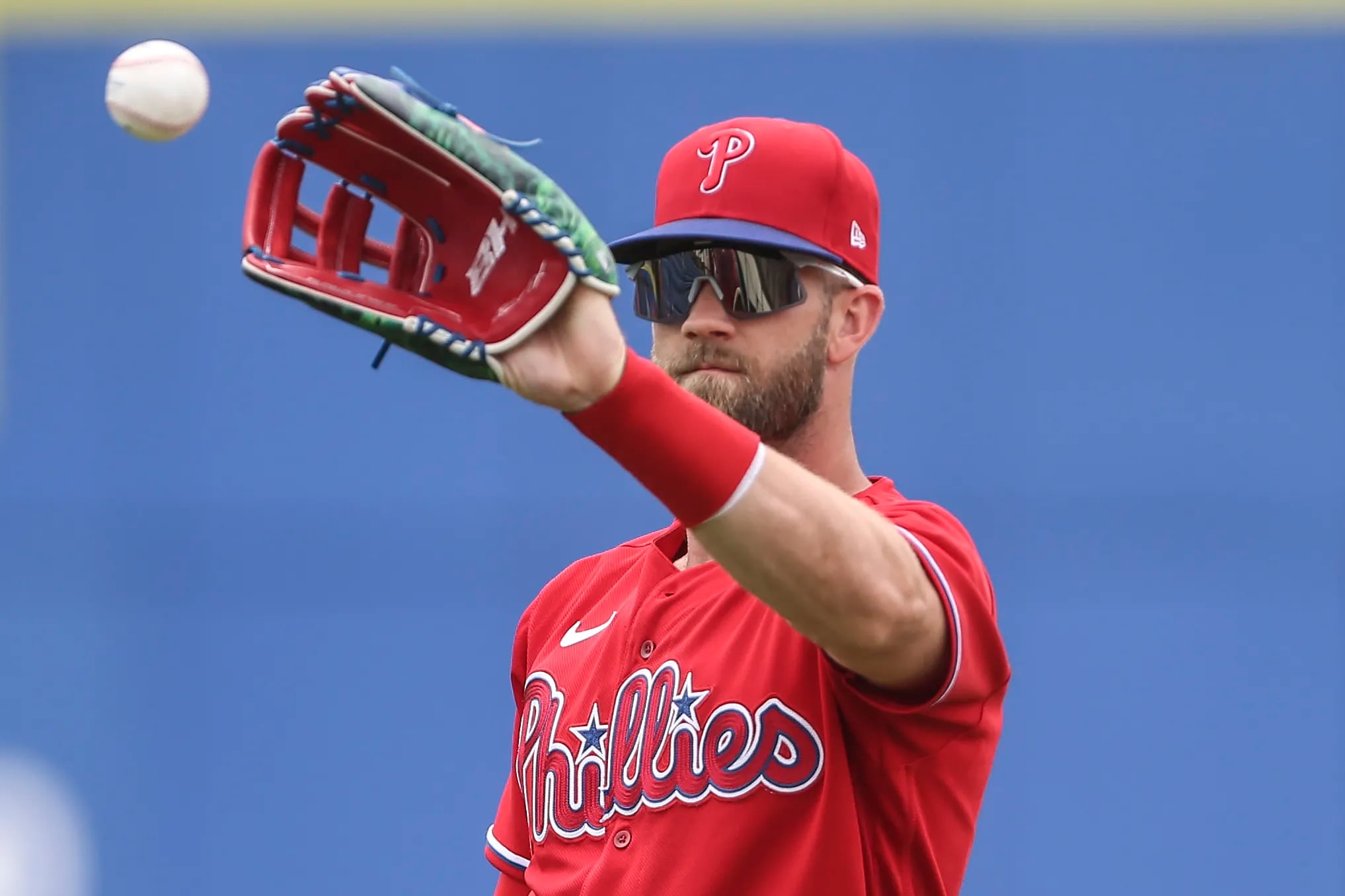 Photos of the Phillies-Blue Jays 2-2 tie in the 6th inning.