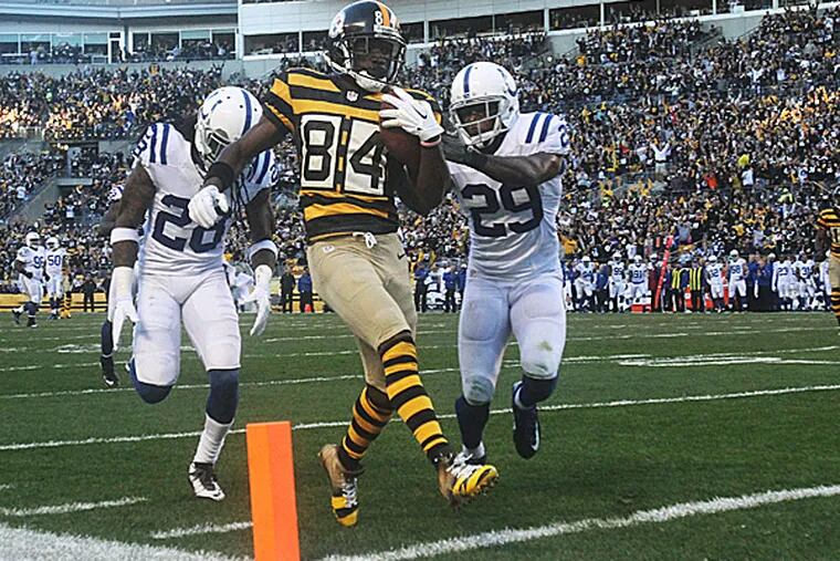 Steelers wide receiver Antonio Brown scores a touchdown past Colts cornerback Greg Toler and safety Mike Adams. (Jason Bridge/USA Today Sports)