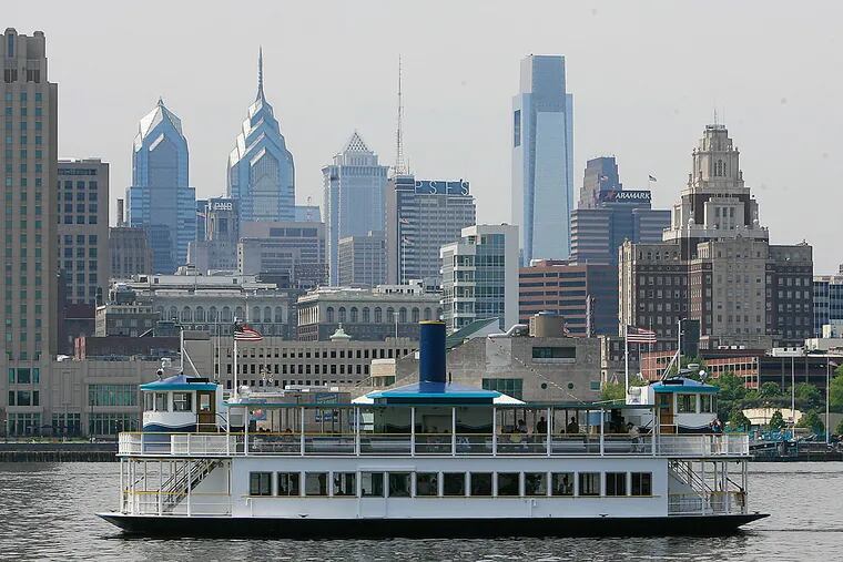 The RiverLink “Freedom” ferry, owned up to this point by the DRPA, connects Penn’s Landing
to the Camden waterfront.