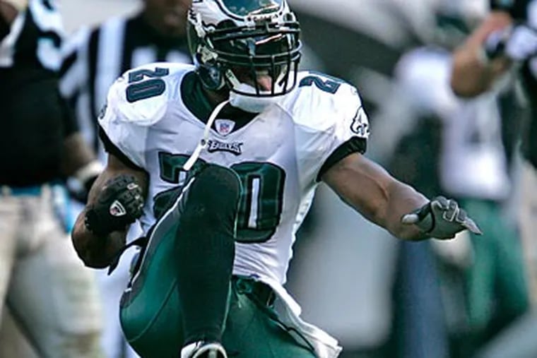 Brian Dawkins announced his retirement today. (Eric Mencher/Staff file photo)
