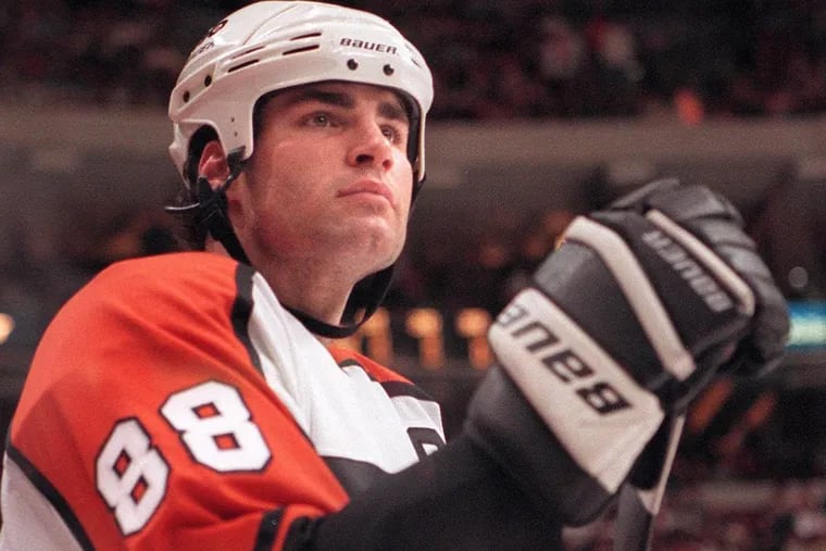 File – Eric Lindros will have his number retired prior to Thursday night’s game against Toronto.