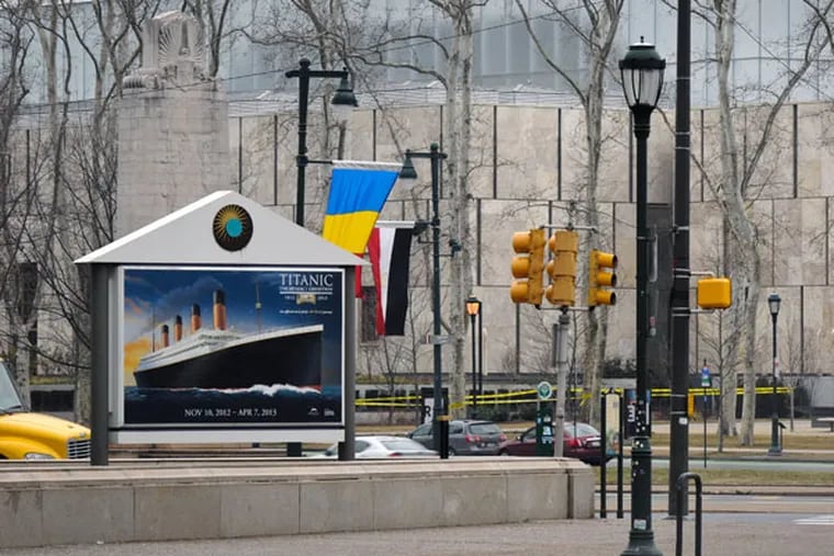Sign at the corner of 20th and Parkway that the Franklin Institute wants to convert to digital. (FILE PHOTO)