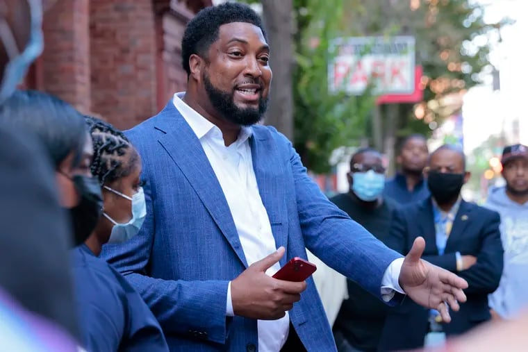 Chris Woods, the former head of District 1199C of the National Union of Hospital and Healthcare Employees, is applauded by union members, friends, and family as he says goodbye outside the union hall on Locust Street in Old City in 2019. Woods was ousted from his leadership position by the national union in dispute over the local's finances.
