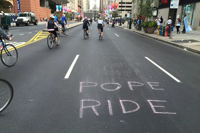 Broad Street was closed to traffic in preparation for the papal visit. Some people liked carless streets so much that they want the city to offer them more often. (Inga Saffron/Inquirer Staff)