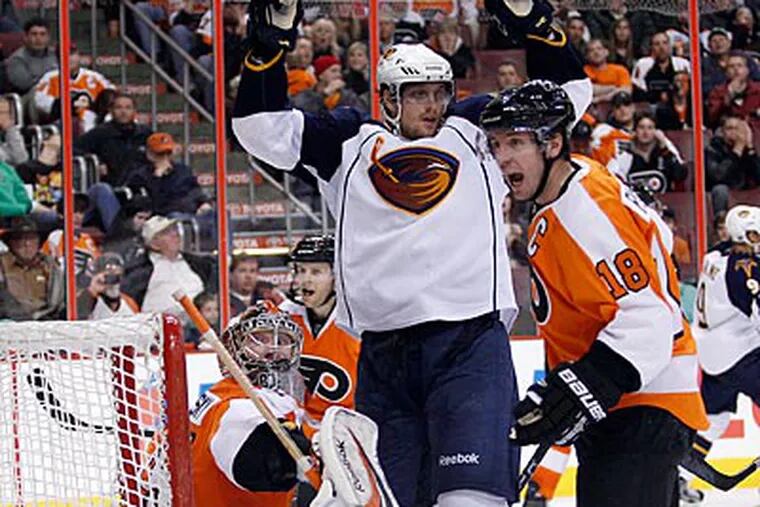 The Flyers fell to the Thrashers, 1-0, at the Wells Fargo Center on Thursday. (Yong Kim/Staff Photographer)