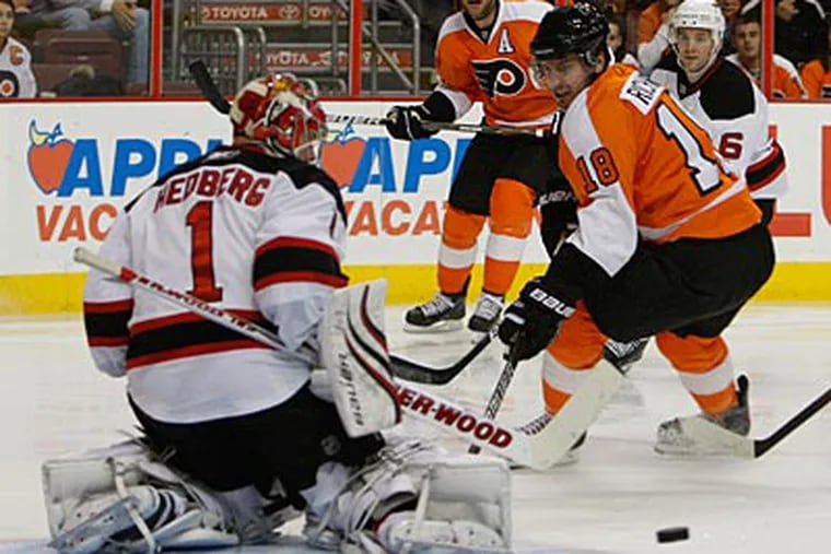 The Flyers fell to the Devils, 3-1, on Saturday afternoon at the Wells Fargo Center. (Ron Cortes/Staff Photographer)