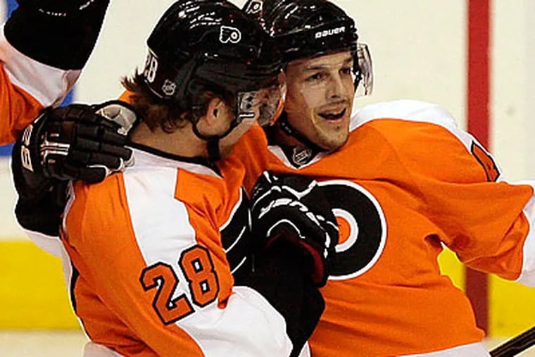 Claude Giroux recently moved in with Danny Briere and his family (Yong Kim/Staff file photo)